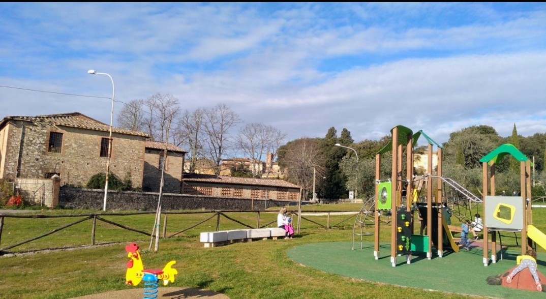 CASTELNUOVO BERARDENGA PARCO GIOCHI PUBBLICO 
